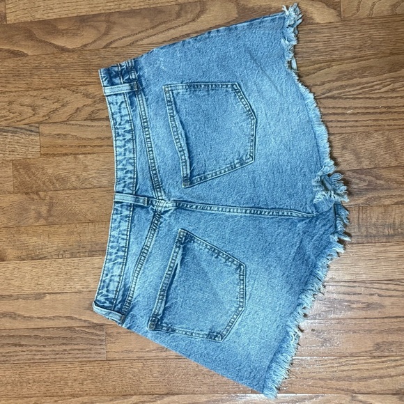 Wild Fable Distressed Denim Jean Short - Picture 2 of 4